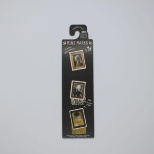 Üç küçük resim çerçevesi.