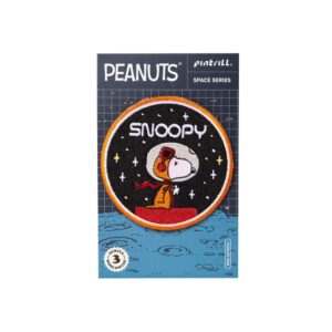 Snoopy, uzayda bir patch üzerinde.